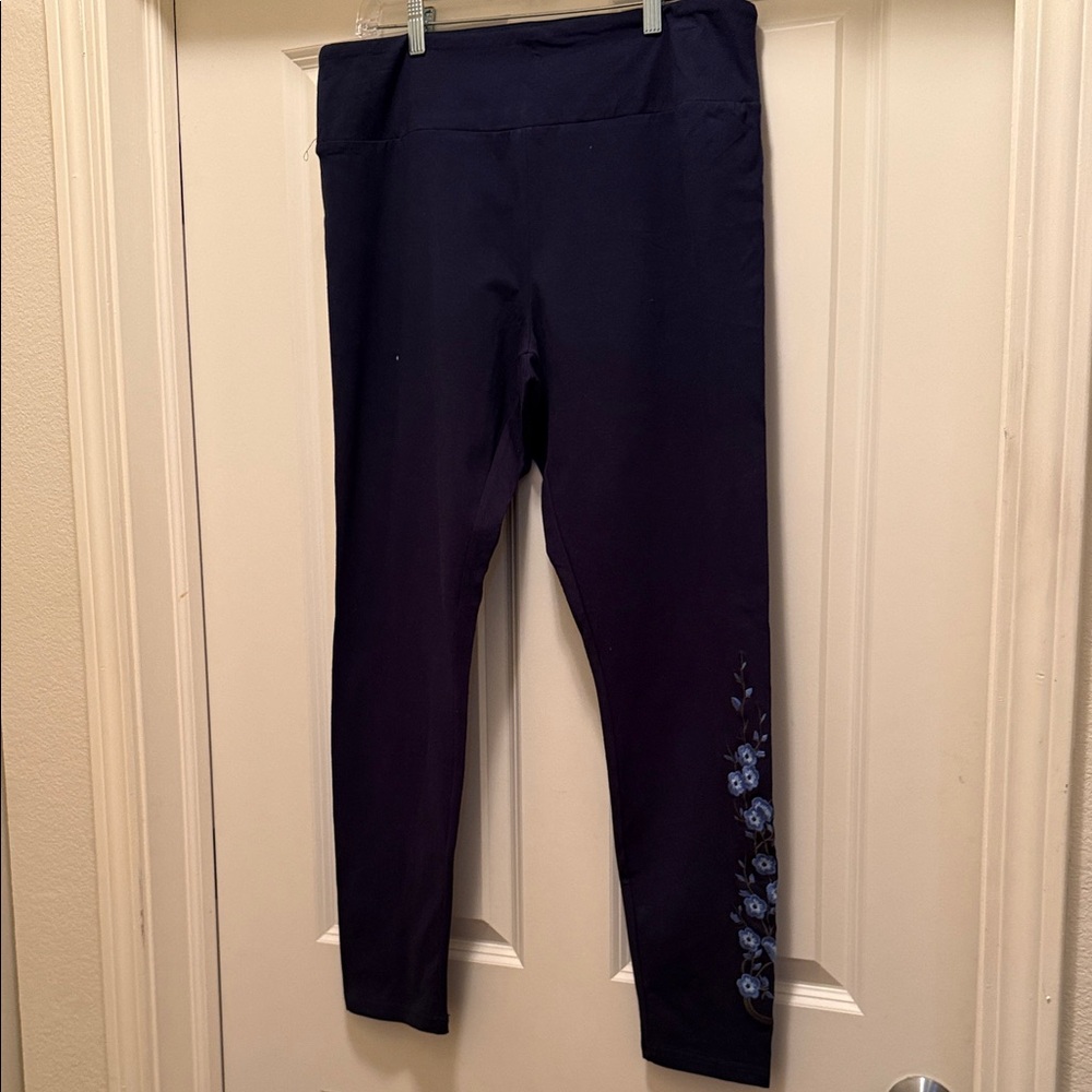 D&Co. Woman's Navy Blue Leggings with Floral Design
